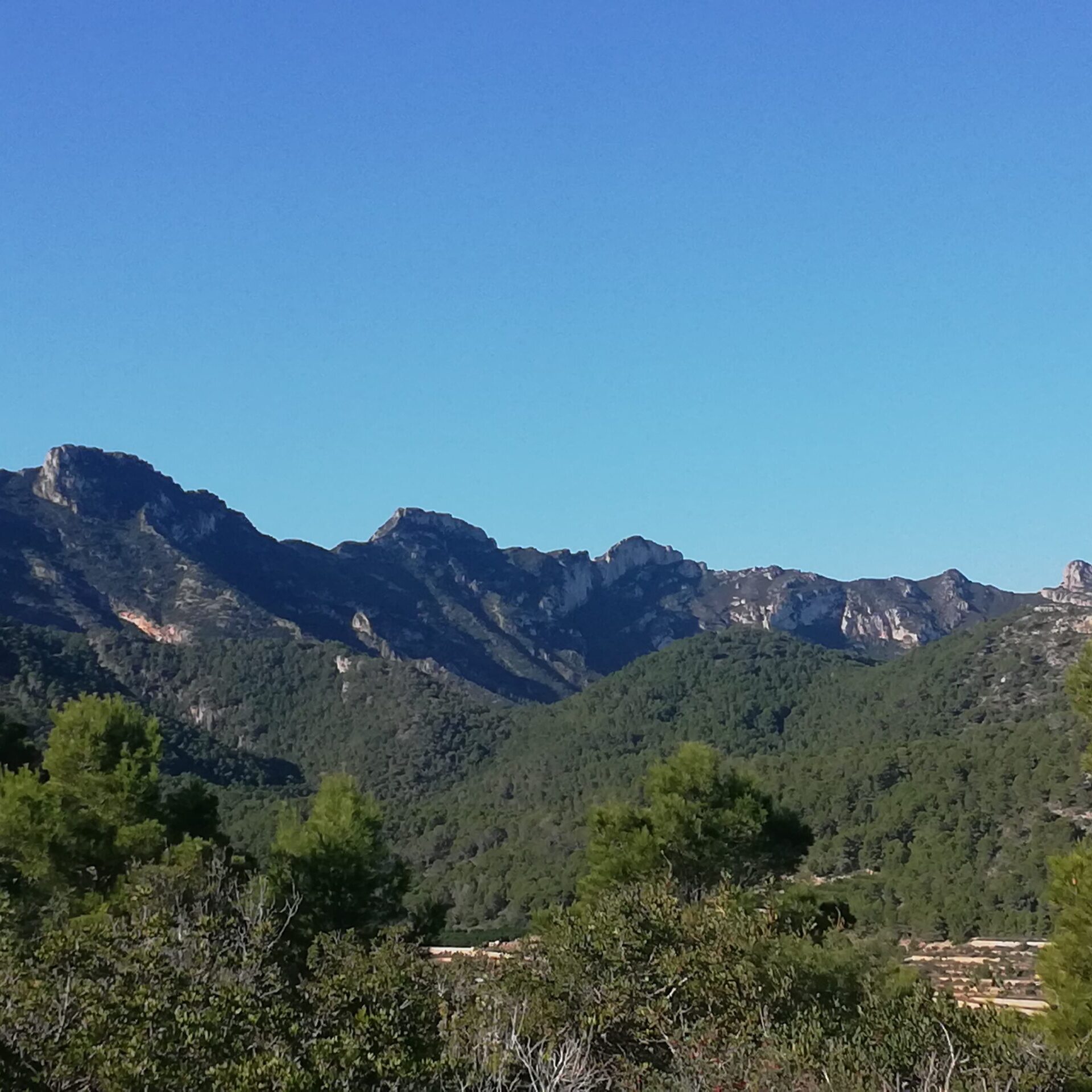 FAVARA, PARAISO ENTRE MAR Y MONTAÑA